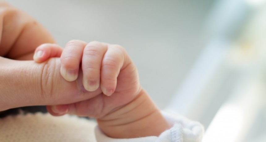 Confirman el primer contagio de una bebé en el país