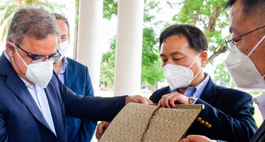 Avanzan en la instalación de una fábrica de baterías de litio