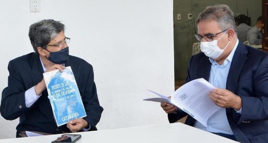 Veteranos de la Agrupación “7 de Abril” con Jalil