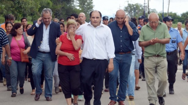 Entregan ayudas por m&aacute;s de medio mill&oacute;n a pobladores de Ba&ntilde;ado de Ovanta