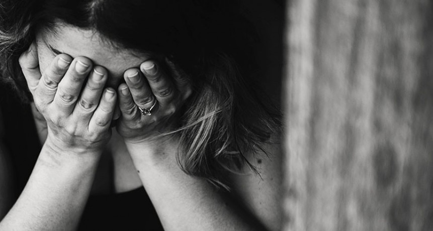 La golpeó, violó y secuestró a los tres hijos de ambos