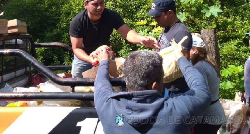 Efectivos policiales participaron de una campaña solidaria en Ancasti