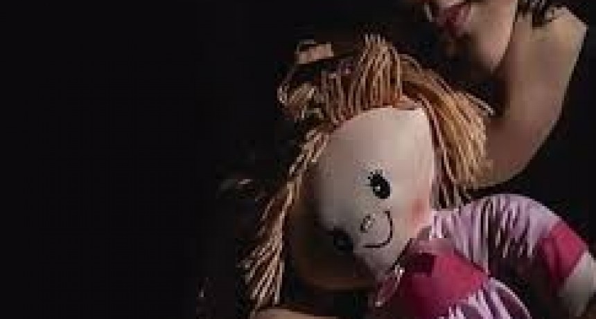 Tiene 11 años, la violó su padrastro y quedó embarazada: la obligarían a dar a luz