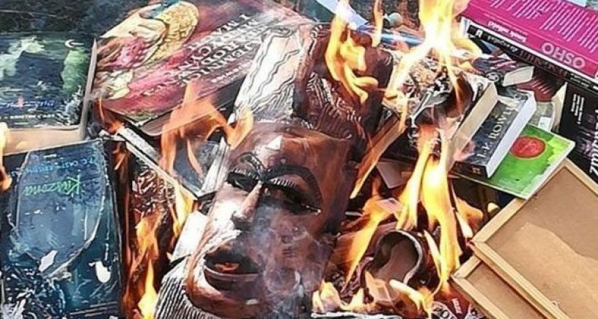 Polonia: sacerdotes quemaron libros de Harry Potter por 