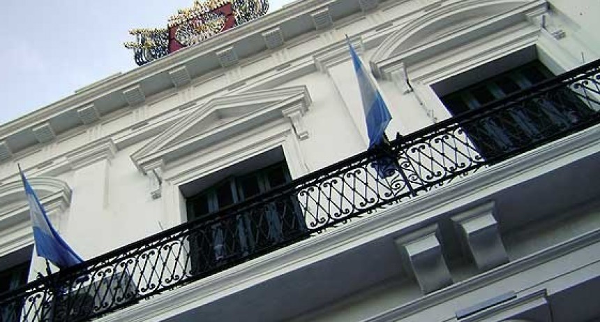 En plena crisis: La provincia gasto $ 9.000.000 para la compra de dos camionetas Toyota Hilux 