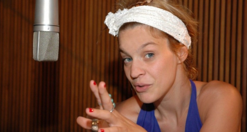 Leticia Brédice voy al  Bailando porque no puedo pagar la Luz