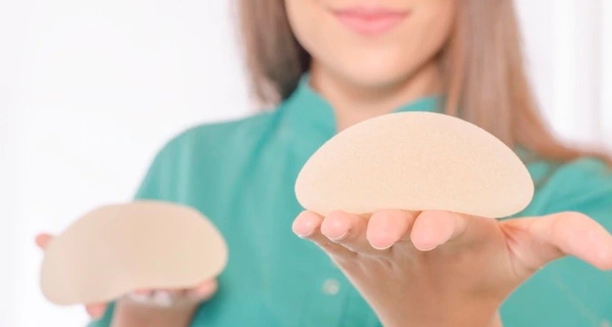 La ANMAT no retirará los implantes de mamas prohibidos en Francia por causar cáncer