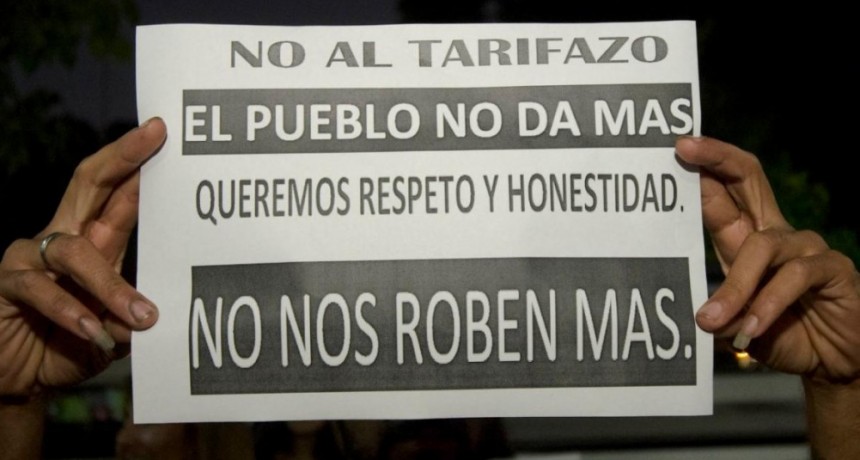 Frente a Casa de Gobierno, se manifestaron contra el tarifazo de energía eléctrica