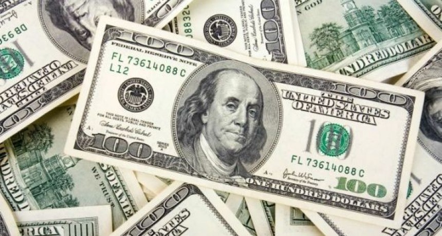 El dólar y la tasa de interés bajaron, pero el riesgo país pasó los 800 puntos básicos por la incertidumbre financiera