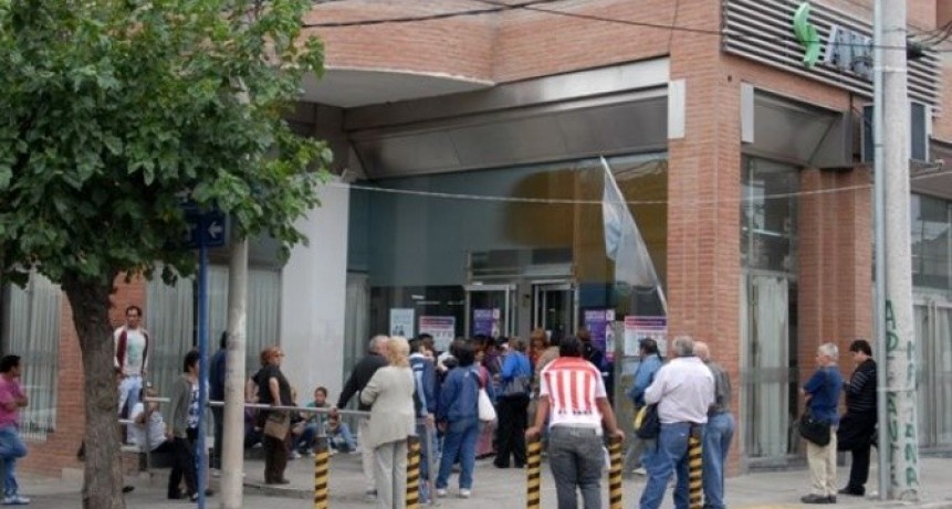 Perdura el olor a veneno en ANSES, dos empleados hospitalizados
