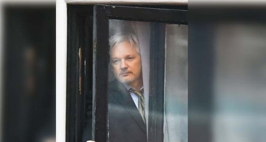 Julián Assange, preso de la crisis cibernética y ciber-ética de la democracia