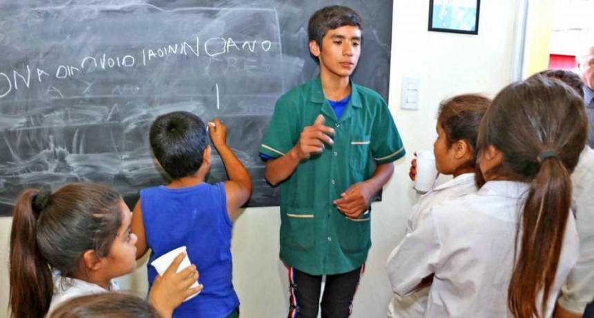 Precoz docente: Nico tiene 13 años y da clases de apoyo a chicos y Adultos