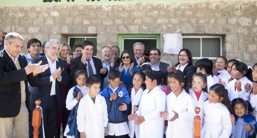 Corpacci inauguró una escuela rural y refacciones en Belén