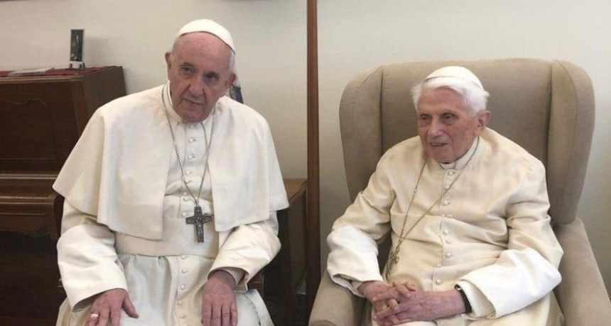 Francisco visitó a Benedicto XVI, a horas de su cumpleaños 92