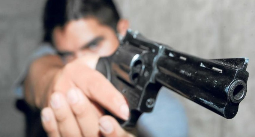 Tiroteo, persecución y vuelco en un intento de asalto en Nueva Coneta