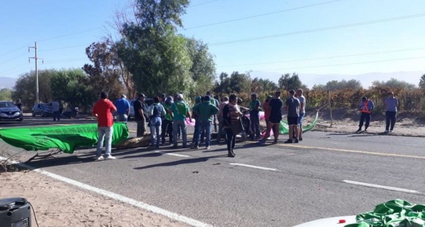 Fiambalá: municipales cortaron ruta en reclamo por mejoras salariales