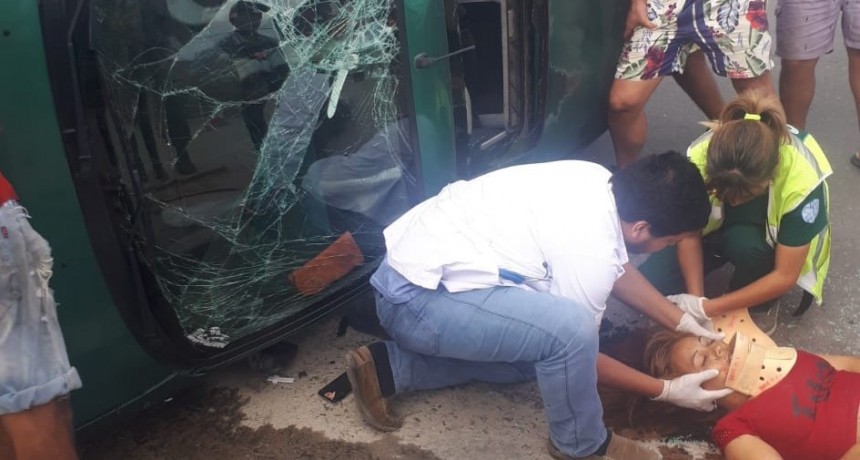 Violento siniestro vial en la zona sur: tres heridos, entre ellos un bebé