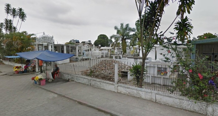 Desentierran a un hombre que llevaba 9 días muerto tras oírlo 'gritar' en su tumba