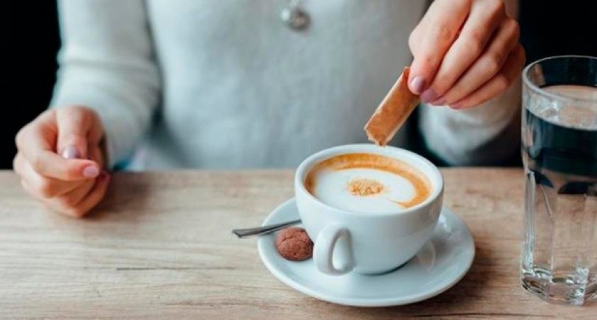 Edulcorantes bajos en calorías hacen engordar igual que el azúcar, afirma estudio
