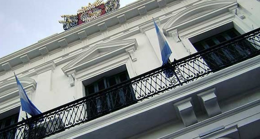 Becados que cumplen funciones en Educación  buscan mejoras salariales 