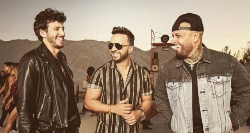 Luis Fonsi, Nicky Jam y Sebasti&aacute;n Yatra estrenaron Date la vuelta