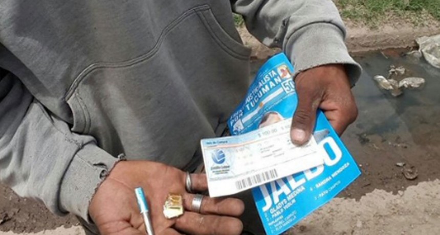 Denuncian que repartieron votos con dosis de “paco” y vales de comida