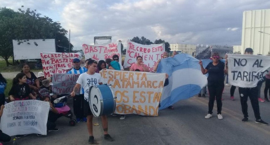 BOLETAS DE LUZ IMPAGABLES: Los autoconvocados de Recreo iniciaron un corte en la Ruta 157