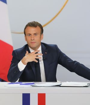 Macron bajará impuestos y subirá jubilaciones