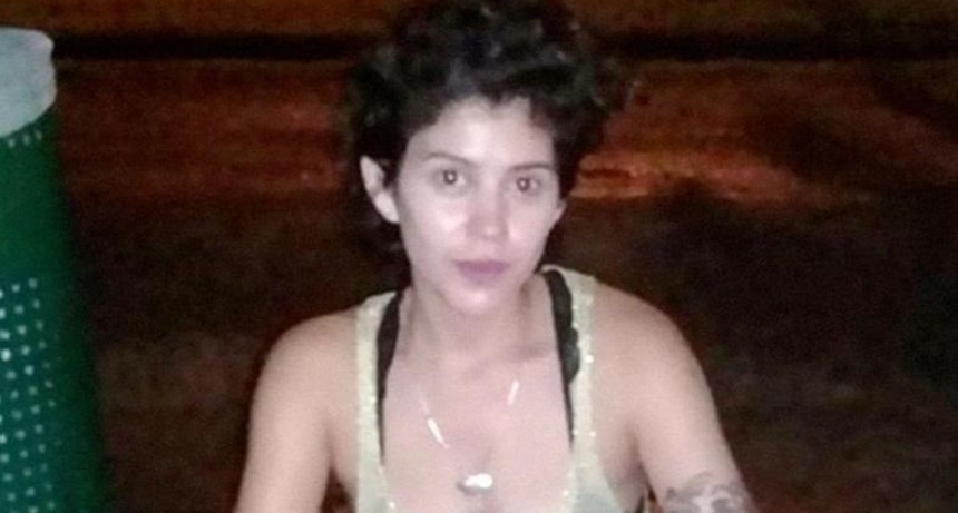 La ahorcó, la dejó desnuda colgando de un alambrado, y se fue a su casa