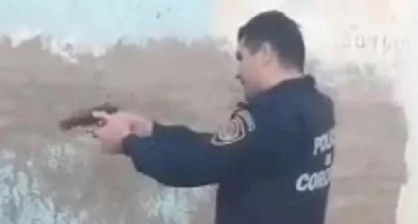 Coronavirus: un policía en Córdoba le disparó por la espalda a un adolescente que quiso escaparse tras violar la cuarentena