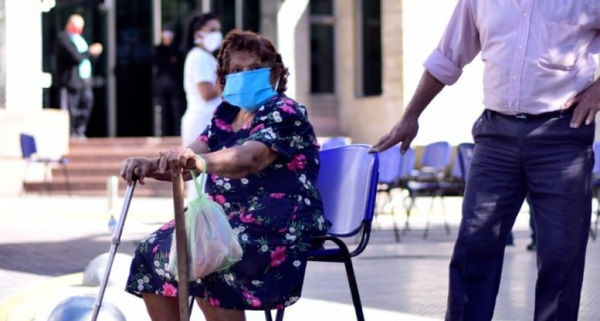 Jubilados percibieron sus haberes con una atención especial