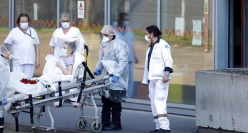 España reportó la menor cifra de muertes por coronavirus desde marzo y redujo drásticamente los nuevos contagios