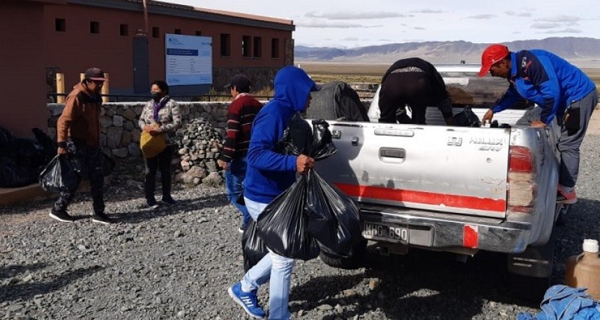 Educación distribuye módulos alimentarios para alumnos de la provincia