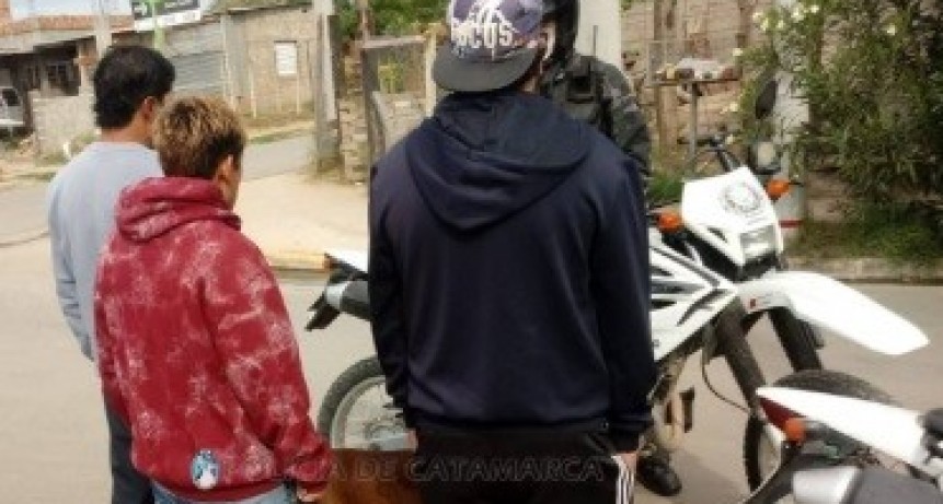 Unas 44 personas salieron a la calle sin permiso