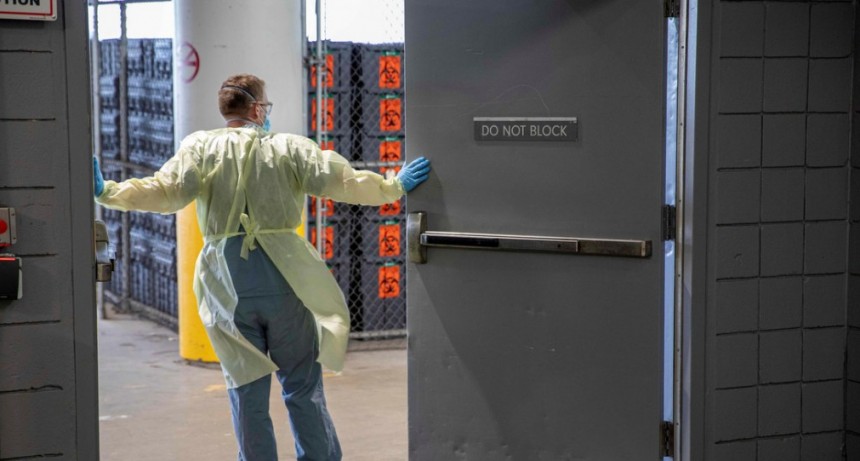  Nueva York confirma 758 decesos por covid-19 en una jornada 