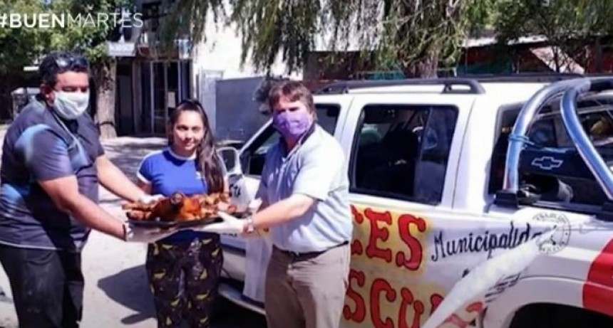 Un intendente rompió la cuarentena: recorrió el pueblo para sortear un lechón