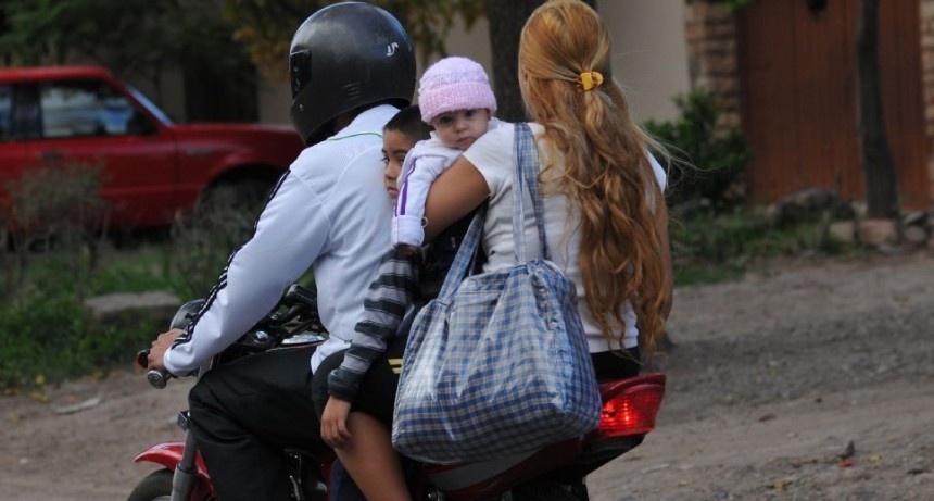 Rige la prohibición de motociclistas con acompañantes