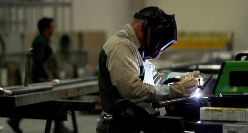 Gobierno anunció que pagará el 50% de los sueldos de trabajadores de empresas privadas