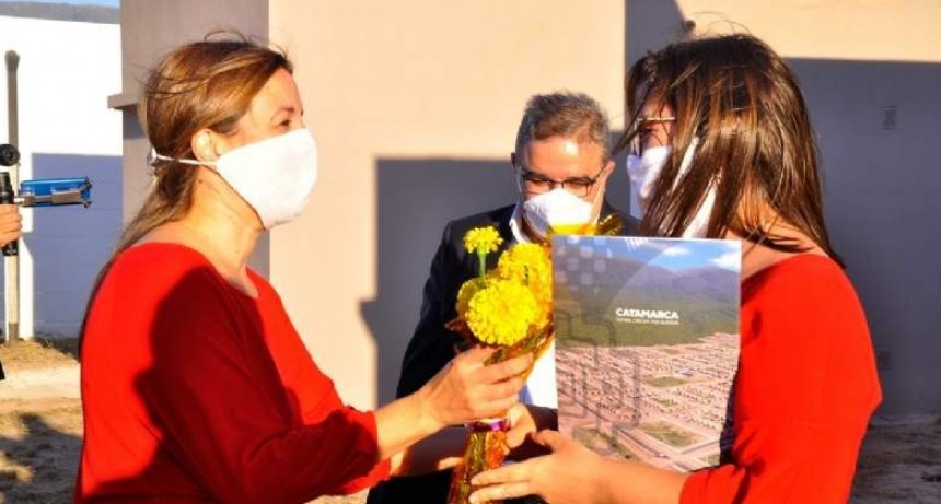 Entregaron 30 viviendas en Valle Viejo