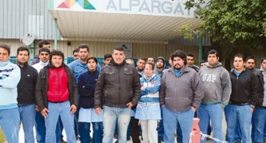  Alpargatas despidi&oacute; a m&aacute;s de 60 obreros de sus f&aacute;bricas locales