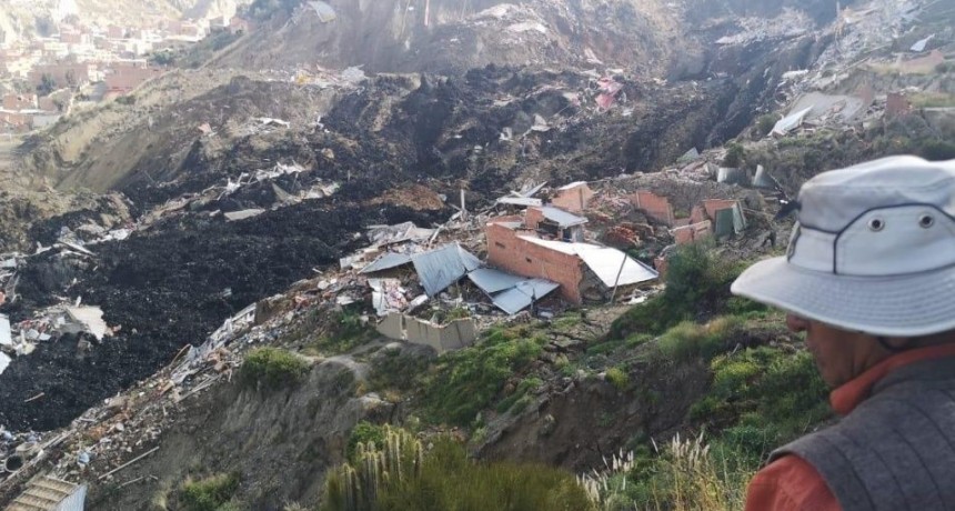 Megadeslizamientos de tierra en Bolivia destruyeron decenas de casas