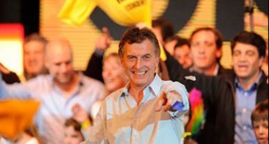 El macrismo busca llevar la campaña electoral a los grupos de WhatsApp