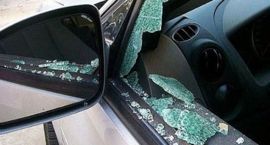 Demoran a dos adolescentes que destrozaron un auto