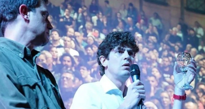 Con una amplia audiencia política, Lousteau presentó un libro y pidió una coalición superadora