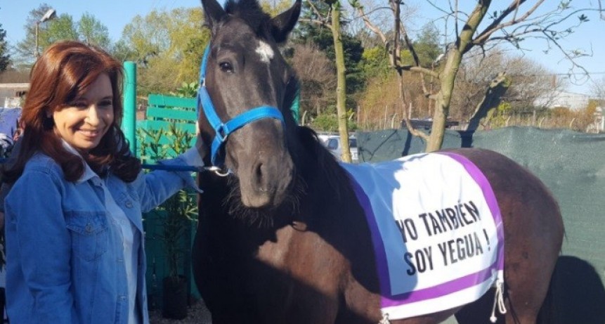 Cristina culpó al campo por su apodo de yegua