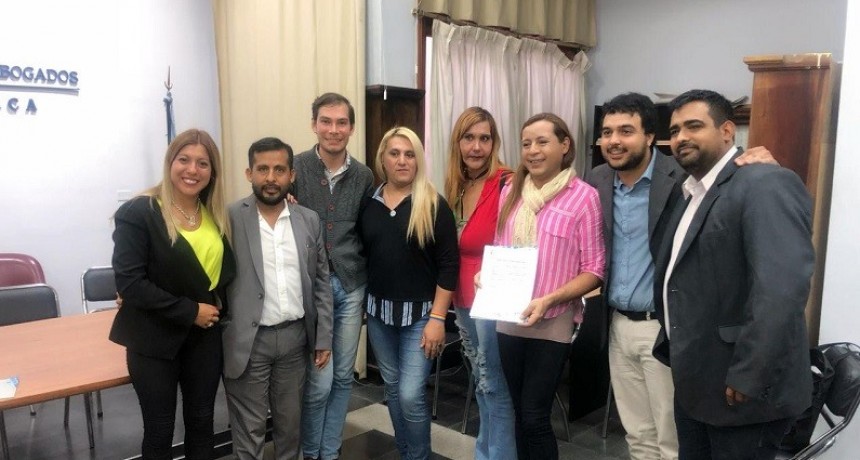 Firman convenio para mejorar la situación social del colectivo LGBT