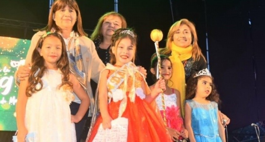 Priscila Vera fue coronada como la Reinita de la Fiesta de la Mandarina