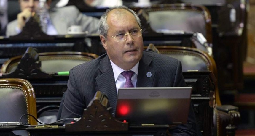 Despidieron en el Congreso los restos del diputado Olivares y ahora los llevan a La Rioja