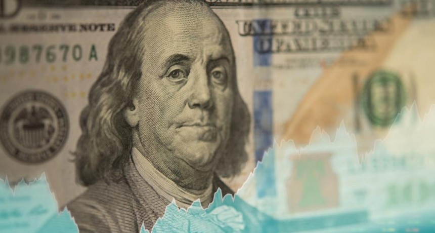 Dólar hoy: la divisa pasó el temblor global y cerró con una leve suba