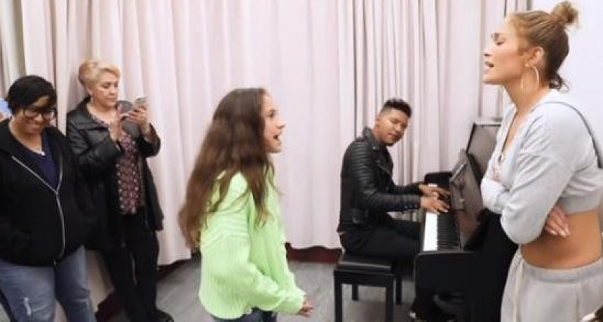 Hija de Jennifer López y Marc Anthony se luce cantando